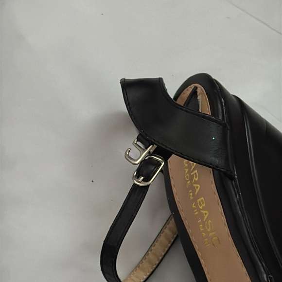 ZARA Basic black faux leather platform open toe sandals Sz 38
US Sz 7 - Picture 8 of 8